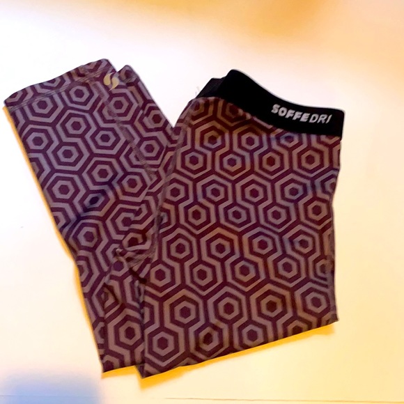 Soffe 3/4 length workout leggings - Picture 3 of 3